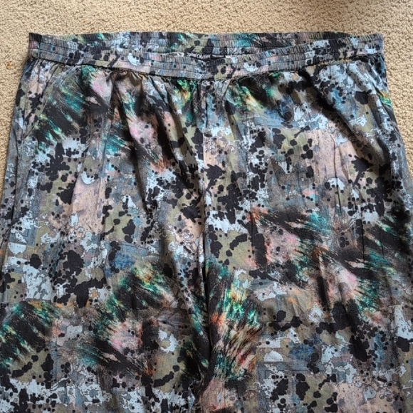 Camouflage Patterned Pants - Picture 4 of 9